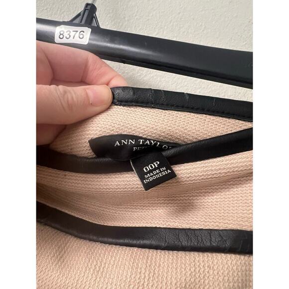 Ann Taylor Kakhi Mini Skirt w Leather Trim at Waist Sz 00P - Picture 3 of 3